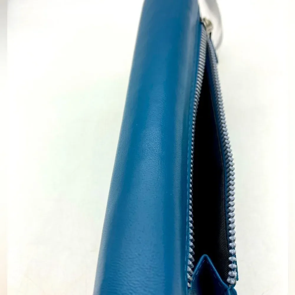Safe Keeper Women’s Turquoise Leather Wallet Excellent Condition